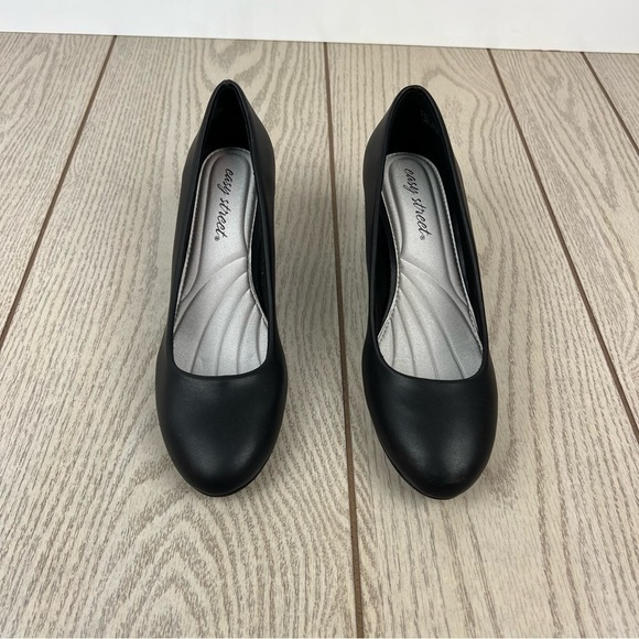 Easy Street Proper Women's High Heels 7.5W Black Faux Leather $60 - Picture 2 of 9
